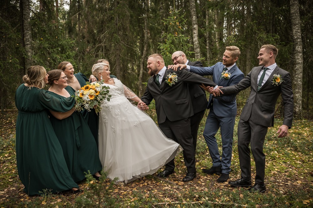 Lauran ja Karin häät Ahlaisten kirkossa ja Pihlajasalissa Porissa 14.9.2024.